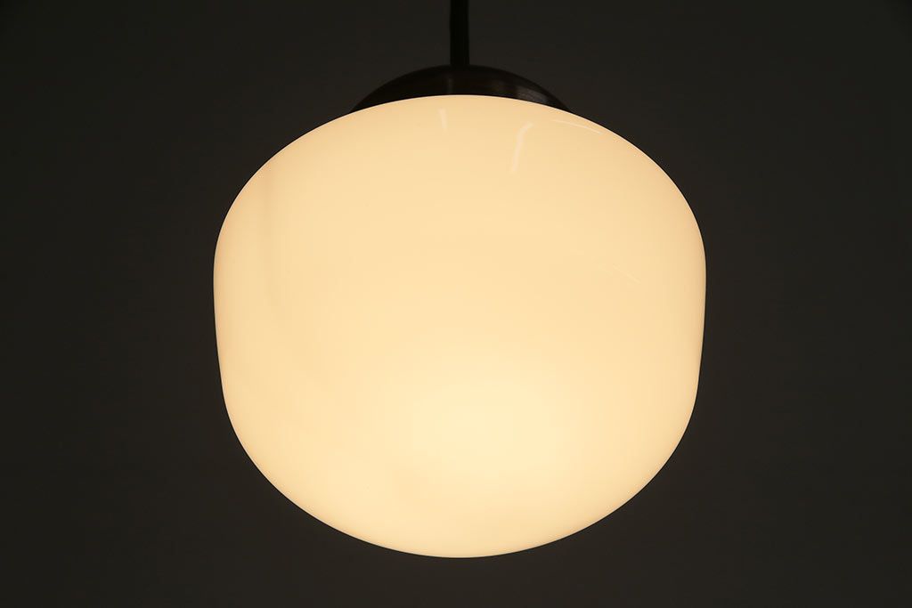 アンティーク照明　昭和中期　ころんとしたフォルムのレトロなペンダントライト(天井照明)(R-046727)