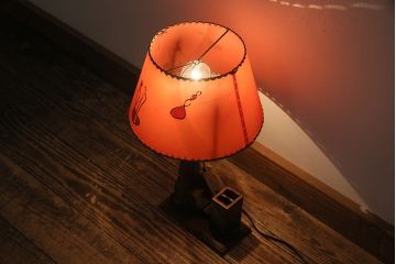 ヴィンテージ照明　昭和レトロ　オレンジ色のシェードがお洒落なスタンドライト(卓上照明、ビンテージ)(R-046730)