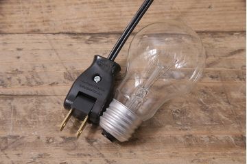 ヴィンテージ照明　昭和レトロ　オレンジ色のシェードがお洒落なスタンドライト(卓上照明、ビンテージ)(R-046730)