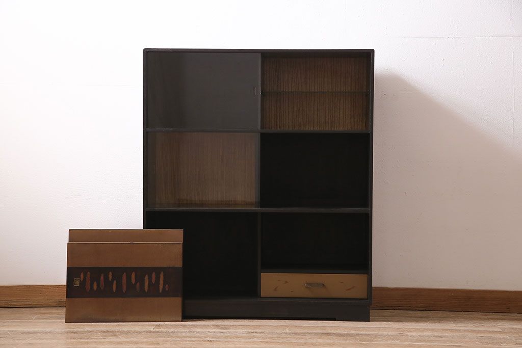 ビンテージ家具　ディスプレイも楽しめる和レトロな戸棚(R-収納棚、棚、キャビネット)(R-046731)
