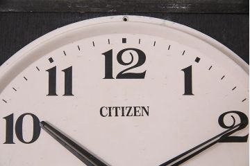 アンティーク時計　昭和中期　CITIZEN(シチズン)　30DAY　ゼンマイ式　カレンダー付　レトロなデザインが魅力の掛け時計(振り子時計、柱時計)(R-046734)