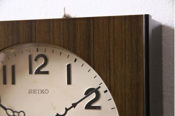アンティーク時計　昭和中期　SEIKO(セイコー)　電池式　昭和レトロな雰囲気が魅力の掛け時計(柱時計)(R-046736)