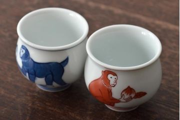 館林源右衛門　湯呑み5客　ぐい呑み5客セット(染付色絵、共箱、お猪口、紺朱十二支、有田焼)(R-046744)
