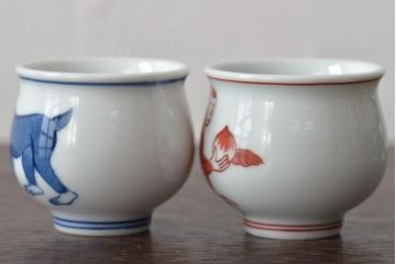 館林源右衛門　湯呑み5客　ぐい呑み5客セット(染付色絵、共箱、お猪口、紺朱十二支、有田焼)(R-046744)