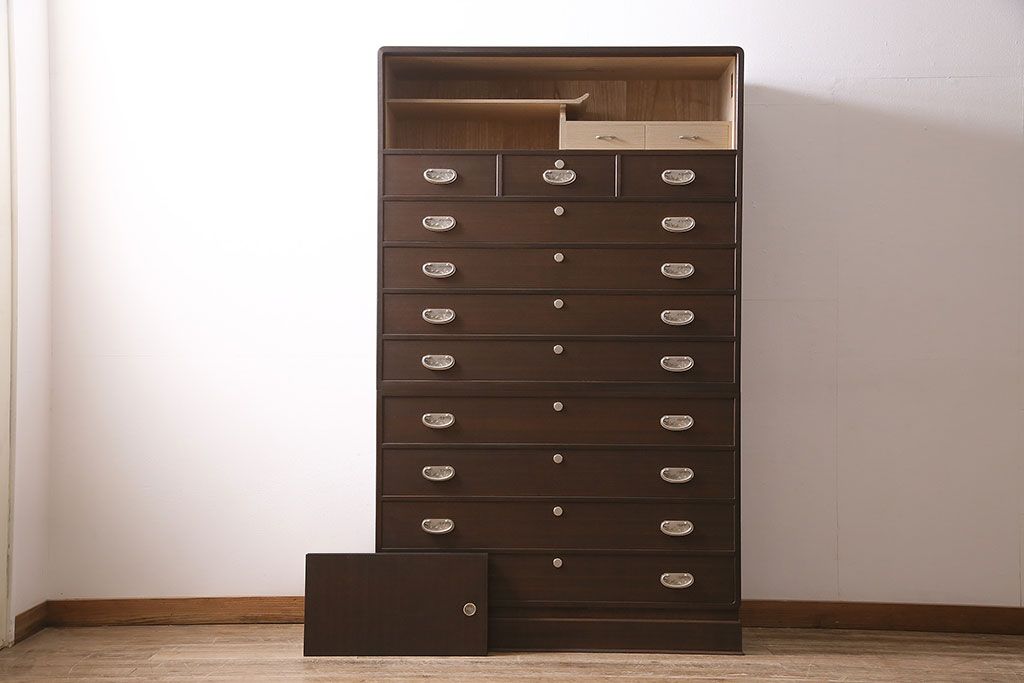 中古　伝統工芸品　伝統工芸士・吉沢昭次作　凛とした佇まいが素敵な加茂総桐箪笥(定価約150万円)(総桐たんす、衣装箪笥、着物箪笥、和タンス)(R-046747)