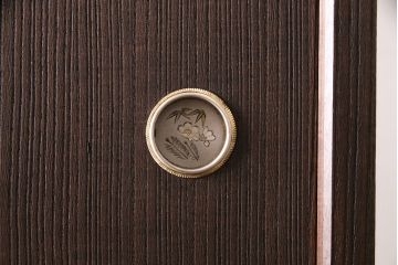 中古　伝統工芸品　伝統工芸士・吉沢昭次作　凛とした佇まいが素敵な加茂総桐箪笥(定価約150万円)(総桐たんす、衣装箪笥、着物箪笥、和タンス)(R-046747)