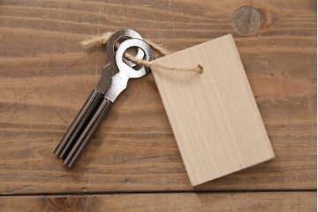 中古　伝統工芸品　伝統工芸士・吉沢昭次作　凛とした佇まいが素敵な加茂総桐箪笥(定価約150万円)(総桐たんす、衣装箪笥、着物箪笥、和タンス)(R-046747)