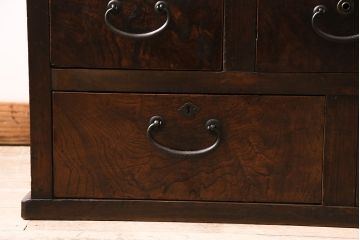 アンティーク家具　昭和初期　前面ケヤキ材　深みのある木肌が魅力の帳場箪笥(時代箪笥、収納棚)(R-046749)