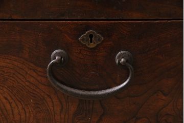 アンティーク家具　昭和初期　前面ケヤキ材　深みのある木肌が魅力の帳場箪笥(時代箪笥、収納棚)(R-046749)