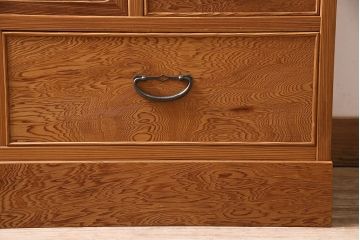 中古　和の雰囲気を高める、屋久杉を使用した贅沢なつくりの茶箪笥(定価約30万円)(茶棚、飾り棚)(R-046751)
