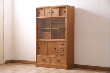 中古　和の雰囲気を高める、屋久杉を使用した贅沢なつくりの茶箪笥(定価約30万円)(茶棚、飾り棚)(R-046751)