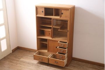 中古　和の雰囲気を高める、屋久杉を使用した贅沢なつくりの茶箪笥(定価約30万円)(茶棚、飾り棚)(R-046751)