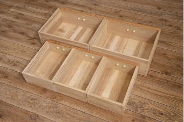 中古　和の雰囲気を高める、屋久杉を使用した贅沢なつくりの茶箪笥(定価約30万円)(茶棚、飾り棚)(R-046751)