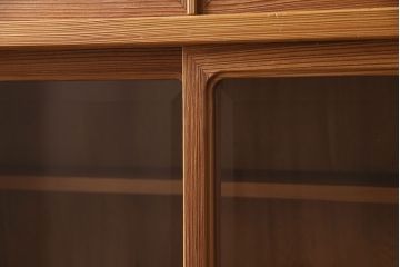 中古　和の雰囲気を高める、屋久杉を使用した贅沢なつくりの茶箪笥(定価約30万円)(茶棚、飾り棚)(R-046751)