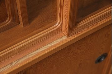 中古　和の雰囲気を高める、屋久杉を使用した贅沢なつくりの茶箪笥(定価約30万円)(茶棚、飾り棚)(R-046751)