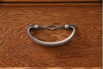 中古　和の雰囲気を高める、屋久杉を使用した贅沢なつくりの茶箪笥(定価約30万円)(茶棚、飾り棚)(R-046751)