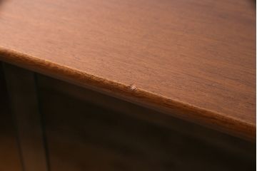 ヴィンテージ家具　イギリス　HERBERT E. GIBBS(ハーバート・E・ギブス)　チーク材　洗練された佇まいが魅力的なキャビネット(本箱、ブックケース、収納棚、ビンテージ)(R-046753)