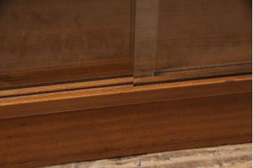 ヴィンテージ家具　イギリス　HERBERT E. GIBBS(ハーバート・E・ギブス)　チーク材　洗練された佇まいが魅力的なキャビネット(本箱、ブックケース、収納棚、ビンテージ)(R-046753)