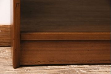 ヴィンテージ家具　イギリス　HERBERT E. GIBBS(ハーバート・E・ギブス)　チーク材　洗練された佇まいが魅力的なキャビネット(本箱、ブックケース、収納棚、ビンテージ)(R-046753)