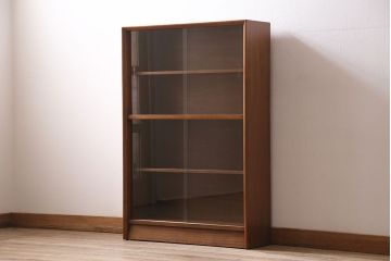 ヴィンテージ家具　イギリス　HERBERT E. GIBBS(ハーバート・E・ギブス)　チーク材　洗練された佇まいが魅力的なキャビネット(本箱、ブックケース、収納棚、ビンテージ)(R-046753)