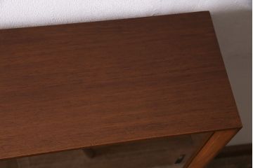 ヴィンテージ家具　イギリス　HERBERT E. GIBBS(ハーバート・E・ギブス)　チーク材　洗練された佇まいが魅力的なキャビネット(本箱、ブックケース、収納棚、ビンテージ)(R-046753)