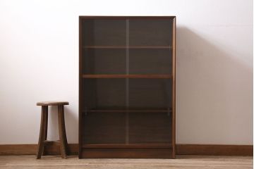 ヴィンテージ家具　イギリス　HERBERT E. GIBBS(ハーバート・E・ギブス)　チーク材　洗練された佇まいが魅力的なキャビネット(本箱、ブックケース、収納棚、ビンテージ)(R-046754)