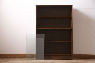 ヴィンテージ家具　イギリス　HERBERT E. GIBBS(ハーバート・E・ギブス)　チーク材　洗練された佇まいが魅力的なキャビネット(本箱、ブックケース、収納棚、ビンテージ)(R-046754)