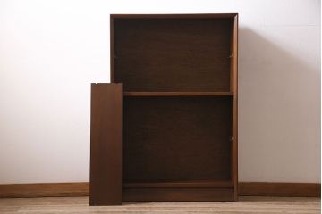 ヴィンテージ家具　イギリス　HERBERT E. GIBBS(ハーバート・E・ギブス)　チーク材　洗練された佇まいが魅力的なキャビネット(本箱、ブックケース、収納棚、ビンテージ)(R-046754)