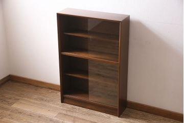 ヴィンテージ家具　イギリス　HERBERT E. GIBBS(ハーバート・E・ギブス)　チーク材　洗練された佇まいが魅力的なキャビネット(本箱、ブックケース、収納棚、ビンテージ)(R-046754)