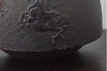 南部盛岡　利祥銘　鉄瓶(馬の図、茶道具)(R-046789)