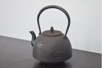 南部盛岡　利祥銘　鉄瓶(馬の図、茶道具)(R-046789)