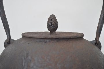 南部盛岡　利祥銘　鉄瓶(馬の図、茶道具)(R-046789)