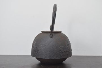 南部盛岡　利祥銘　鉄瓶(馬の図、茶道具)(R-046789)