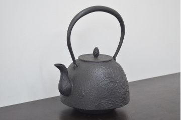 南部盛岡　利祥銘　鉄瓶(牡丹、草花文、茶道具)(R-046790)