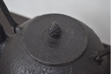 南部盛岡　利祥銘　鉄瓶(牡丹、草花文、茶道具)(R-046790)