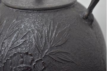 南部盛岡　利祥銘　鉄瓶(牡丹、草花文、茶道具)(R-046790)
