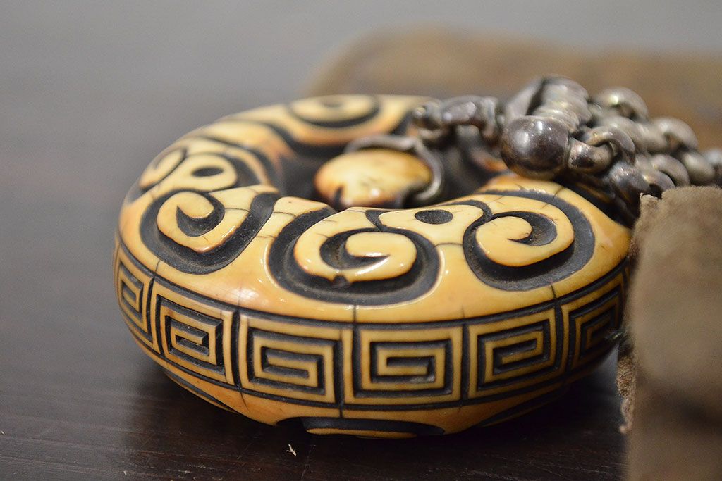 根付け‥煙草入れ‥一つ提げ‥金工饅頭根付け‥骨董品 根付け‥煙草入れ‥一つ提げ‥金工饅頭根付け‥骨董品 2025