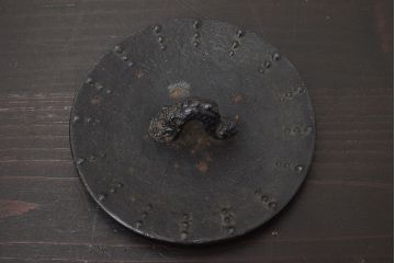岩手南部　鉄作　兜形源氏霰鉄瓶　共箱(茶道具)(R-046803)