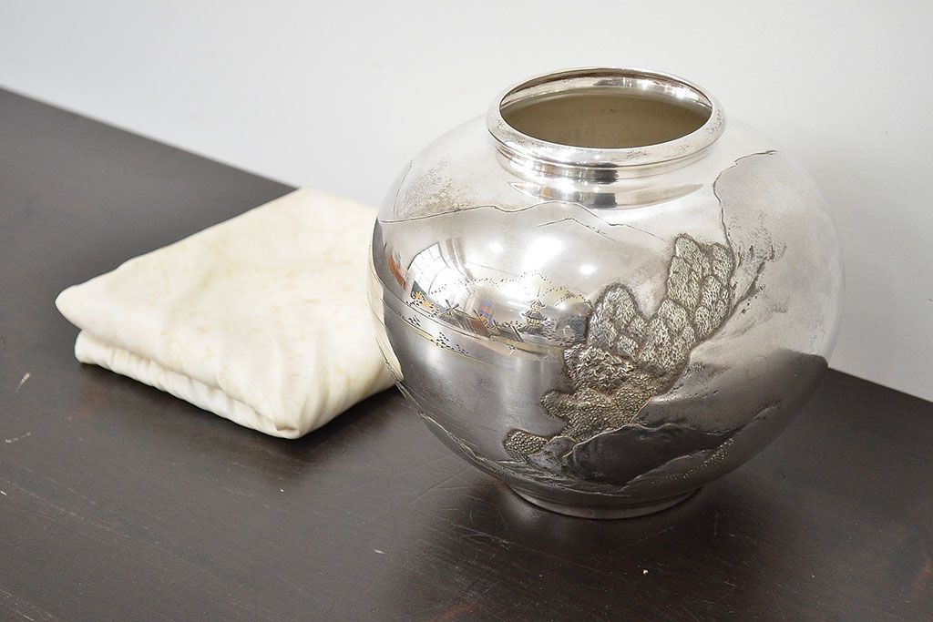 秀峰銘　彫金花瓶(銀製?、シルバー?)(R-046813)