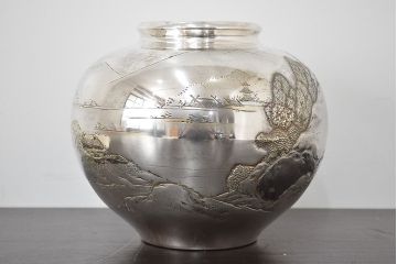 秀峰銘　彫金花瓶(銀製?、シルバー?)(R-046813)