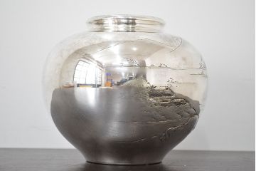 秀峰銘　彫金花瓶(銀製?、シルバー?)(R-046813)