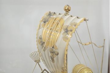 銀製　宝船　置物(彫金、シルバー、1765g)　クラウン70ミリ映写機完成記念(R-046814)