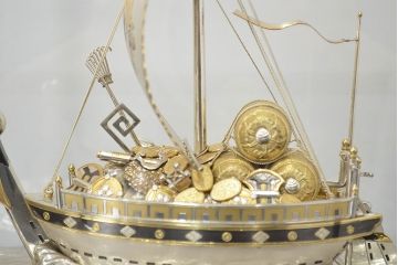 銀製　宝船　置物(彫金、シルバー、1765g)　クラウン70ミリ映写機完成記念(R-046814)