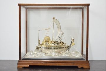 銀製　宝船　置物(彫金、シルバー、1765g)　クラウン70ミリ映写機完成記念(R-046814)