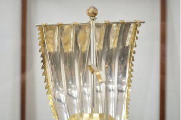 銀製　宝船　置物(彫金、シルバー、1765g)　クラウン70ミリ映写機完成記念(R-046814)