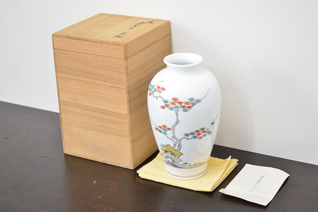 十三代　酒井田柿右衛門　錦鹿紅葉文花瓶(色絵、作家物)(R-046829)