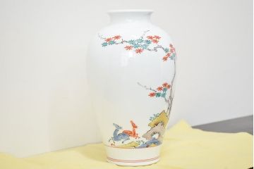 十三代　酒井田柿右衛門　錦鹿紅葉文花瓶(色絵、作家物)(R-046829)