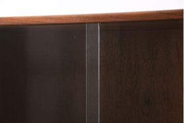 ヴィンテージ家具　北欧ビンテージ  G-PLAN(ジープラン)　チーク材　魅せる収納にぴったりな縦型のキャビネット(収納棚、戸棚)(R-046831)
