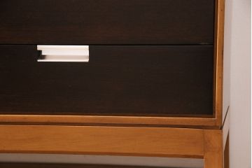 ヴィンテージ家具　イギリスビンテージ　STAG(スタッグ)社　チーク材　バイカラーが格好良いスタイリッシュな佇まいのサイドボード(収納棚)(R-046832)