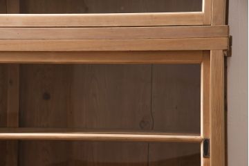 アンティーク家具　大正昭和初期　ストリップド(剥離)　ヒノキ材　素朴な味わいが魅力の重ねガラス戸棚(キャビネット、収納棚、食器棚)(R-046835)